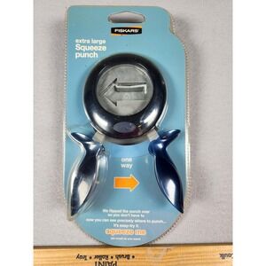 Fiskars Extra Large Squeeze Punch One Way Arrow 2 Inch Paper Craft Tool 12-7420
